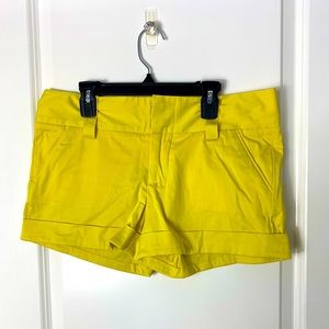 NWOT Alice + Olivia yellow Candy shorts size 6